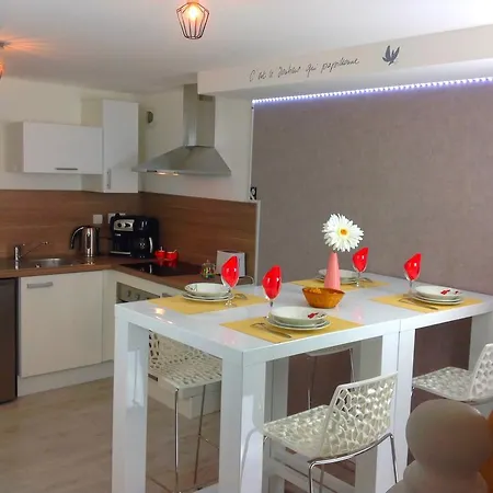 Sur 3 Niveaux Centre דירה
